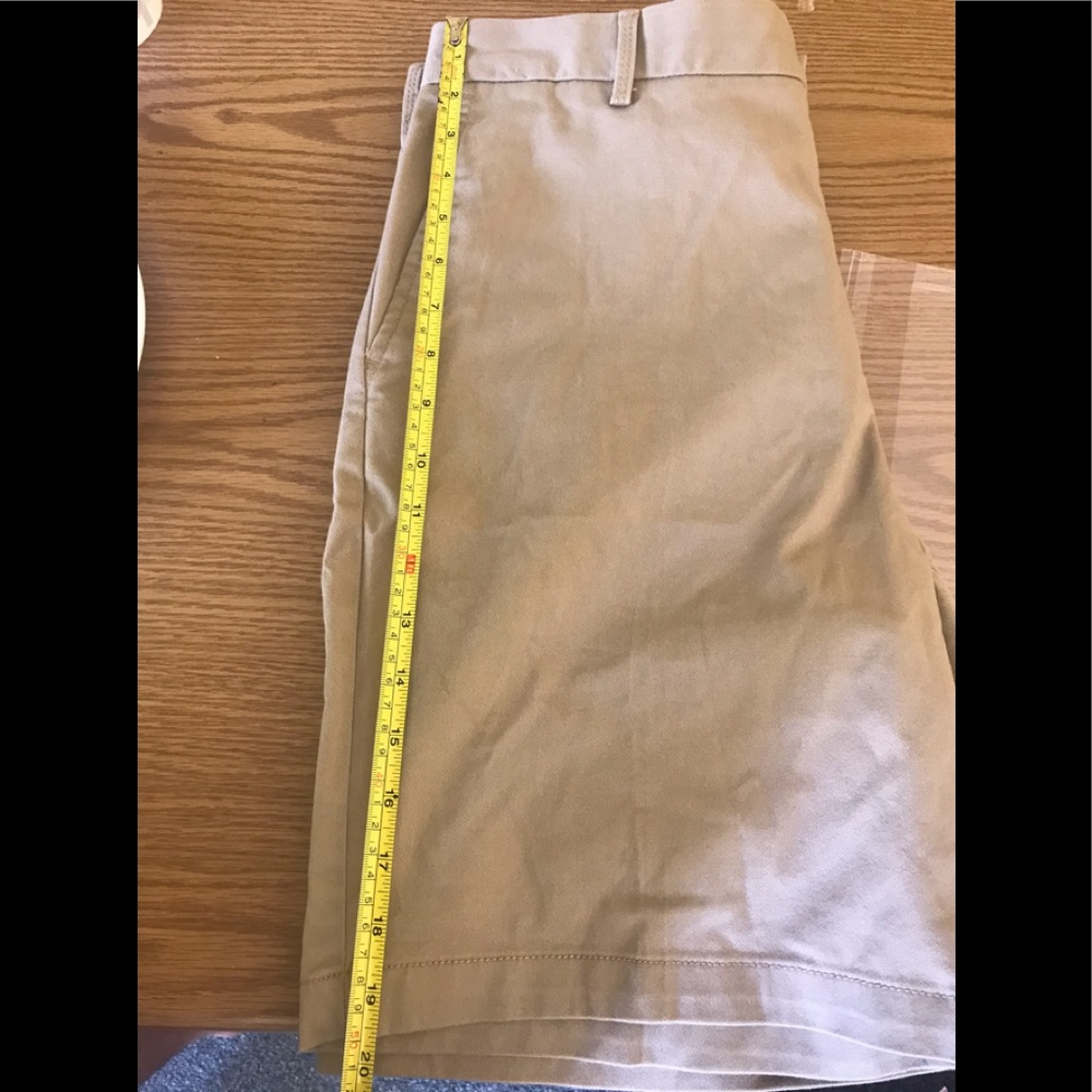 Men's IZOD Stretch Short Flat Front Relaxed Shorts - Picture 3 of 4
